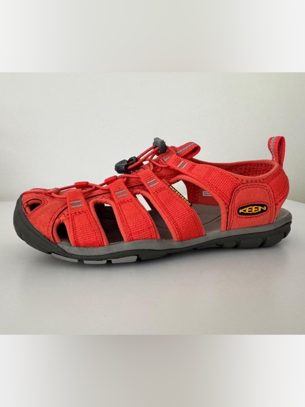 NWT Keen Clearwater CNX Hiking Shoe Hot Coral